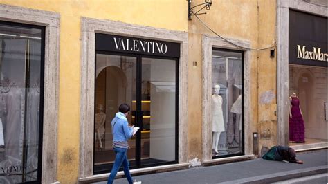 Maxi furto nella boutique di Valentino in centro a Roma: rubate 